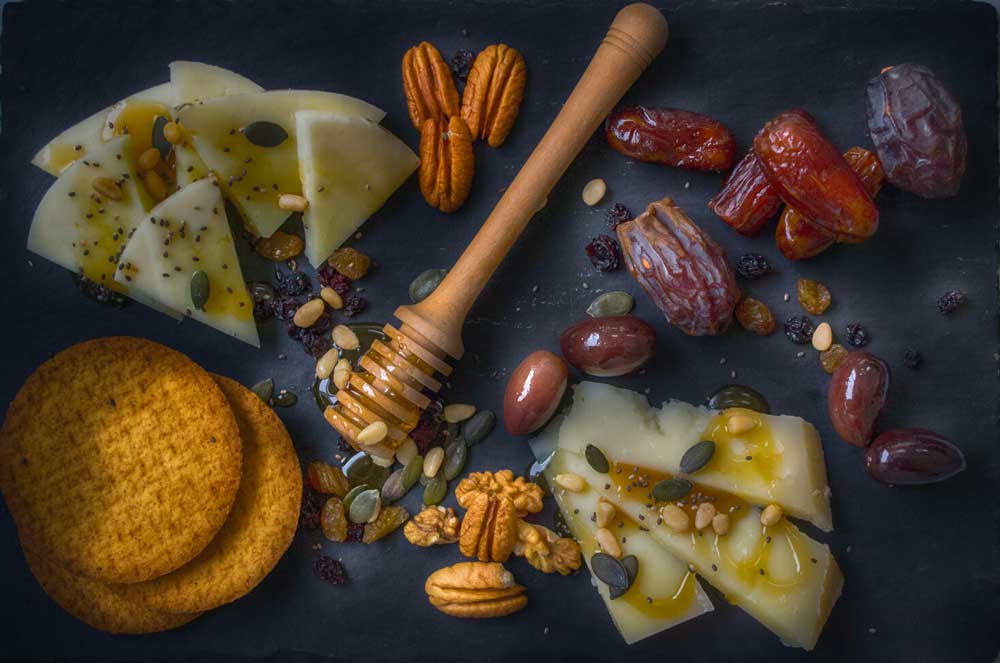 dattes, noix, pastéque, raisins, biscuits