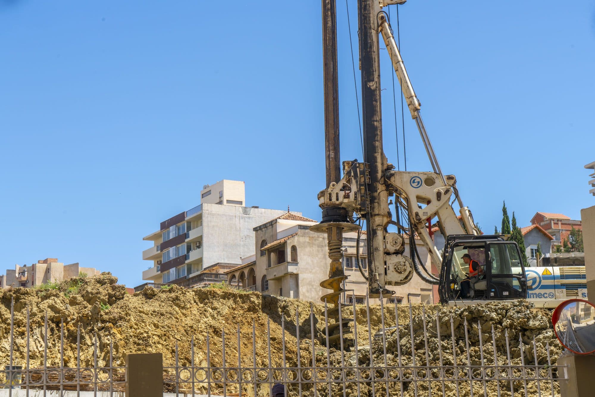 Opération de forage et ancrage de pieux estimée à 85%